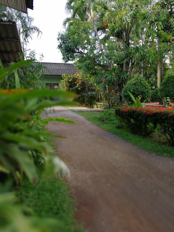 Baan Bua Guest House Chiang Rai Exterior photo