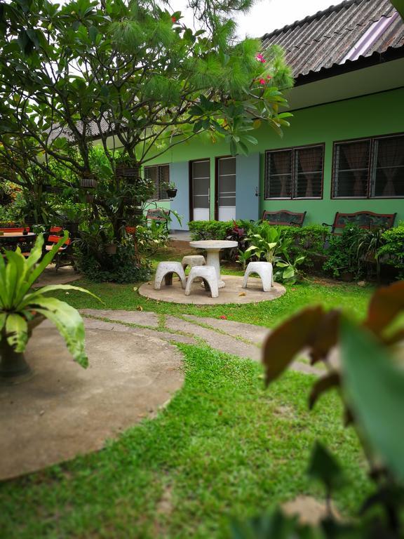 Baan Bua Guest House Chiang Rai Exterior photo