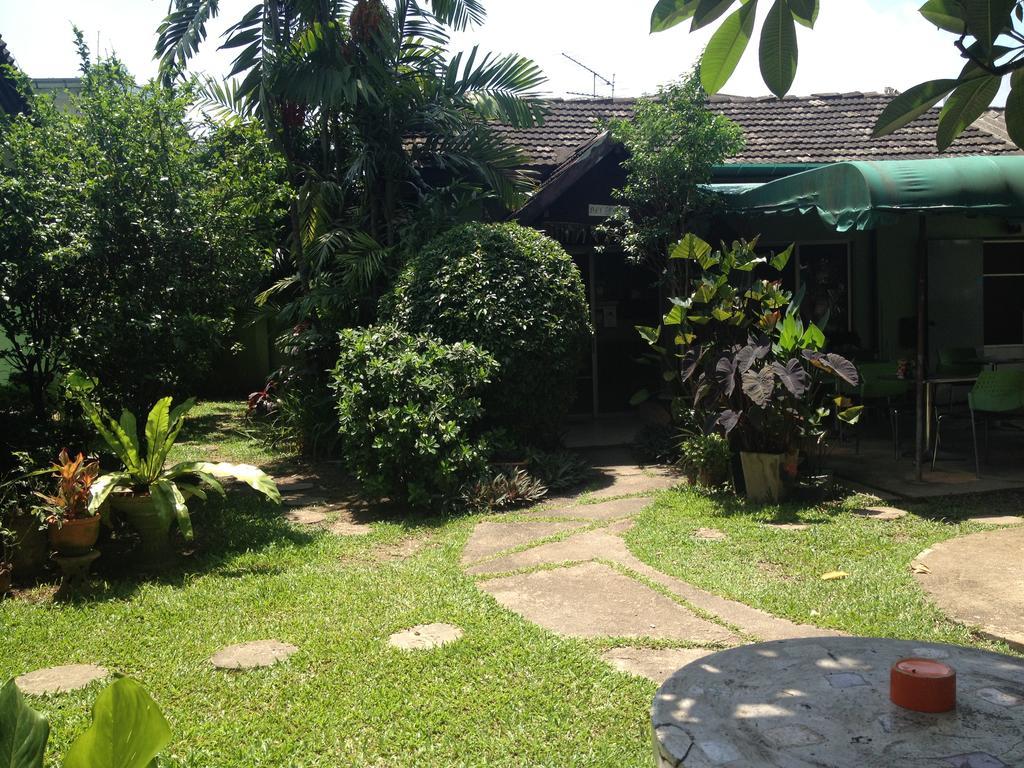 Baan Bua Guest House Chiang Rai Exterior photo