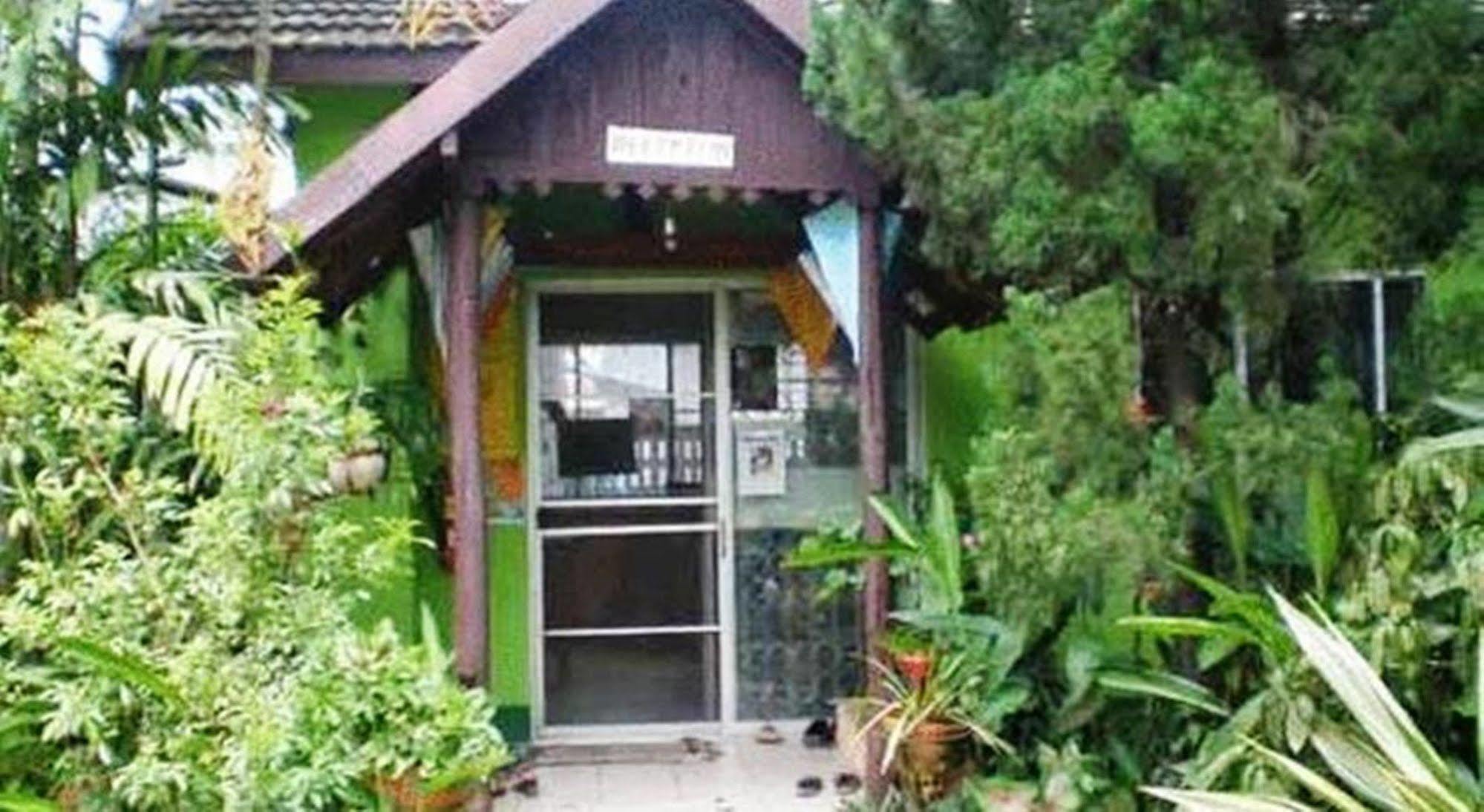 Baan Bua Guest House Chiang Rai Exterior photo