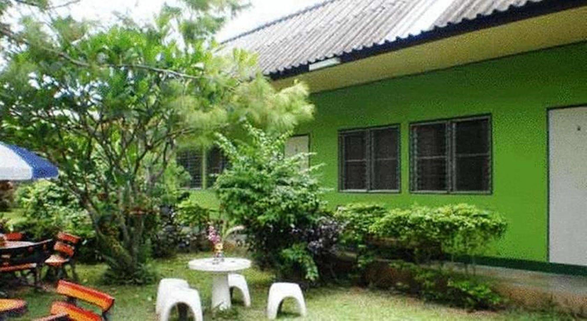 Baan Bua Guest House Chiang Rai Exterior photo